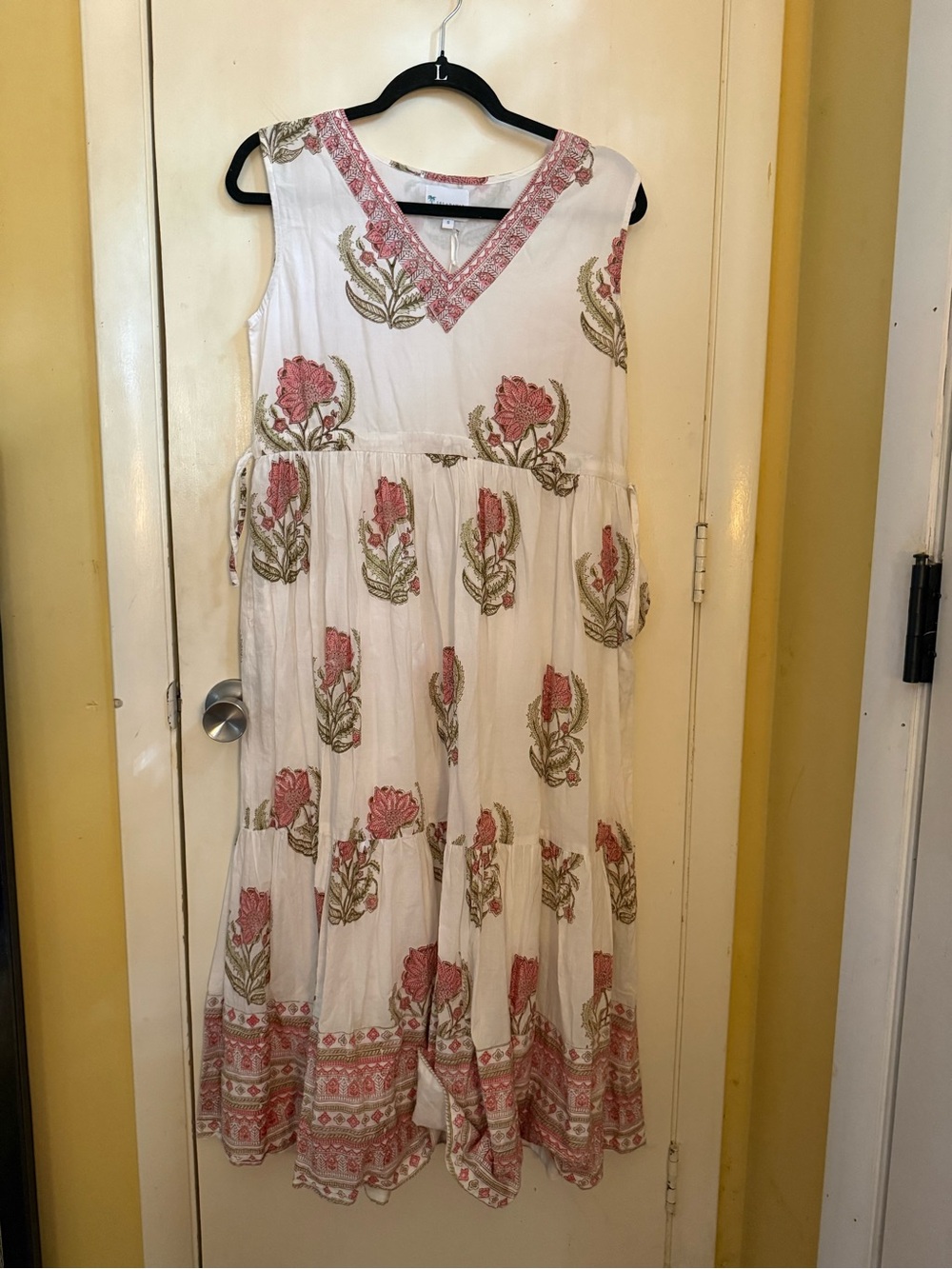 Isla Payal Sleeveless White Midi Dress with Pink Floral Print and V-Neck size S